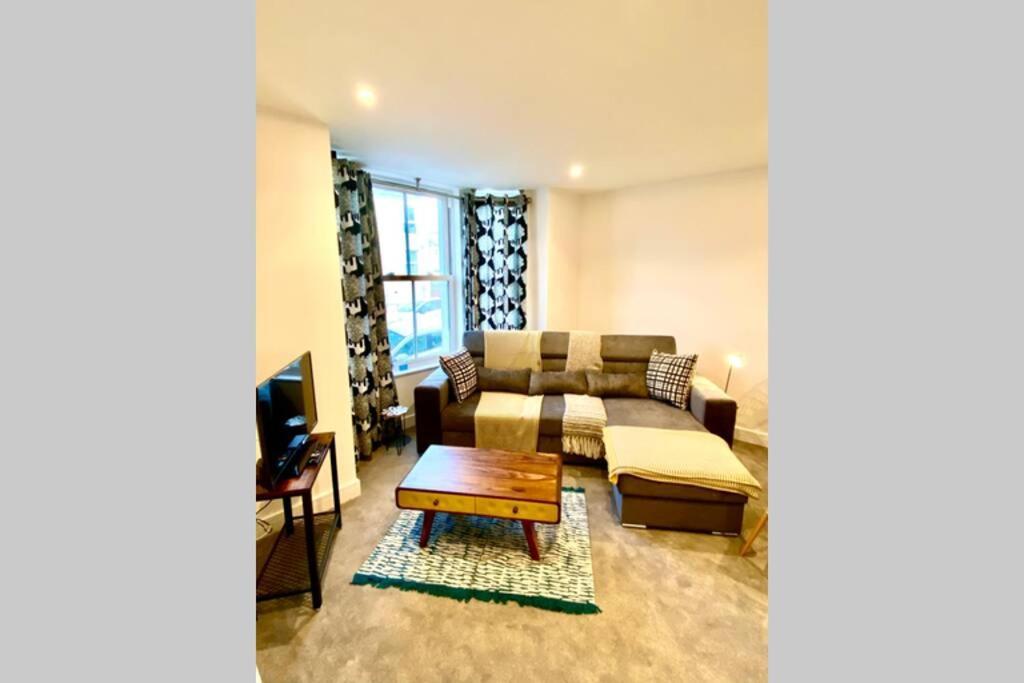 Stunning New Apartment Set In St Leonards On Sea Hollington  エクステリア 写真